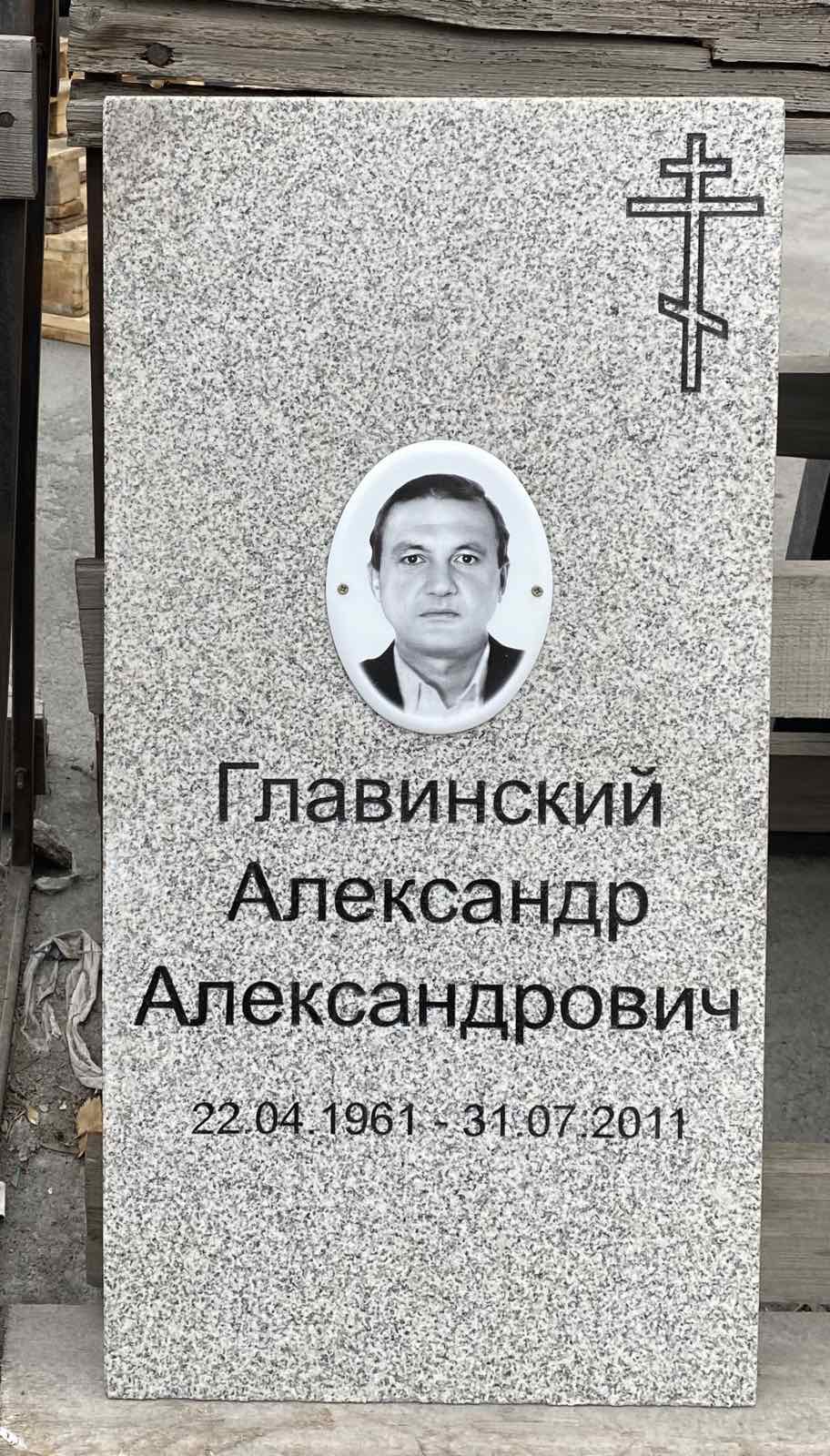 Памятник прямоугольный из светло-серого гранита — фото 2